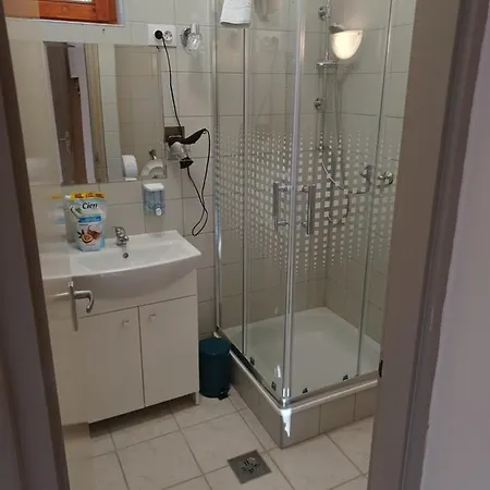 Fulopsziget Vendeghaz Pensjonat *